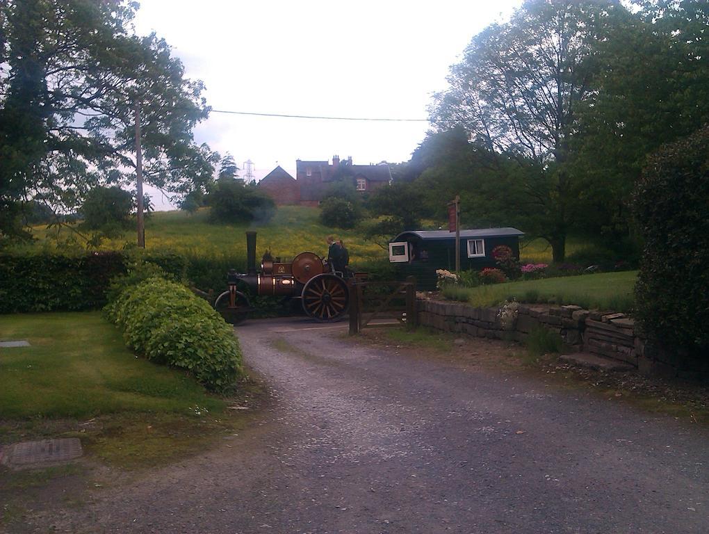 แอช ฟาร์ม คันทรี เกสต์เฮาส์ Little Bollington ภายนอก รูปภาพ