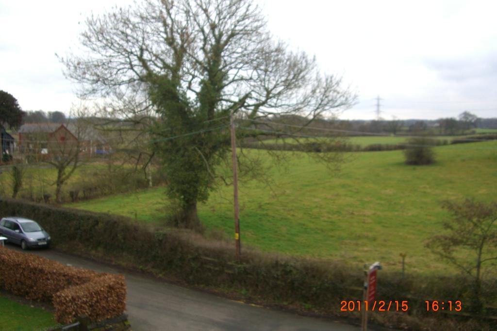 แอช ฟาร์ม คันทรี เกสต์เฮาส์ Little Bollington ภายนอก รูปภาพ