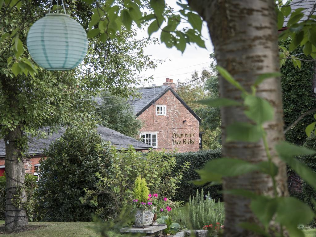 แอช ฟาร์ม คันทรี เกสต์เฮาส์ Little Bollington ภายนอก รูปภาพ